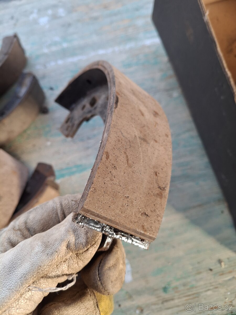 Š 1203 brzdové pakny - 2