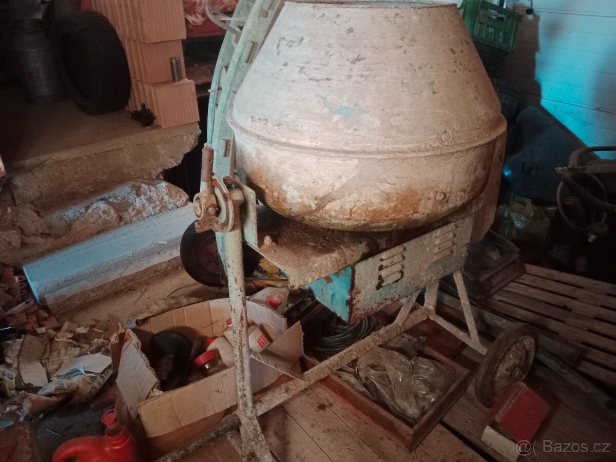 Míchačka na stavbu. - 2