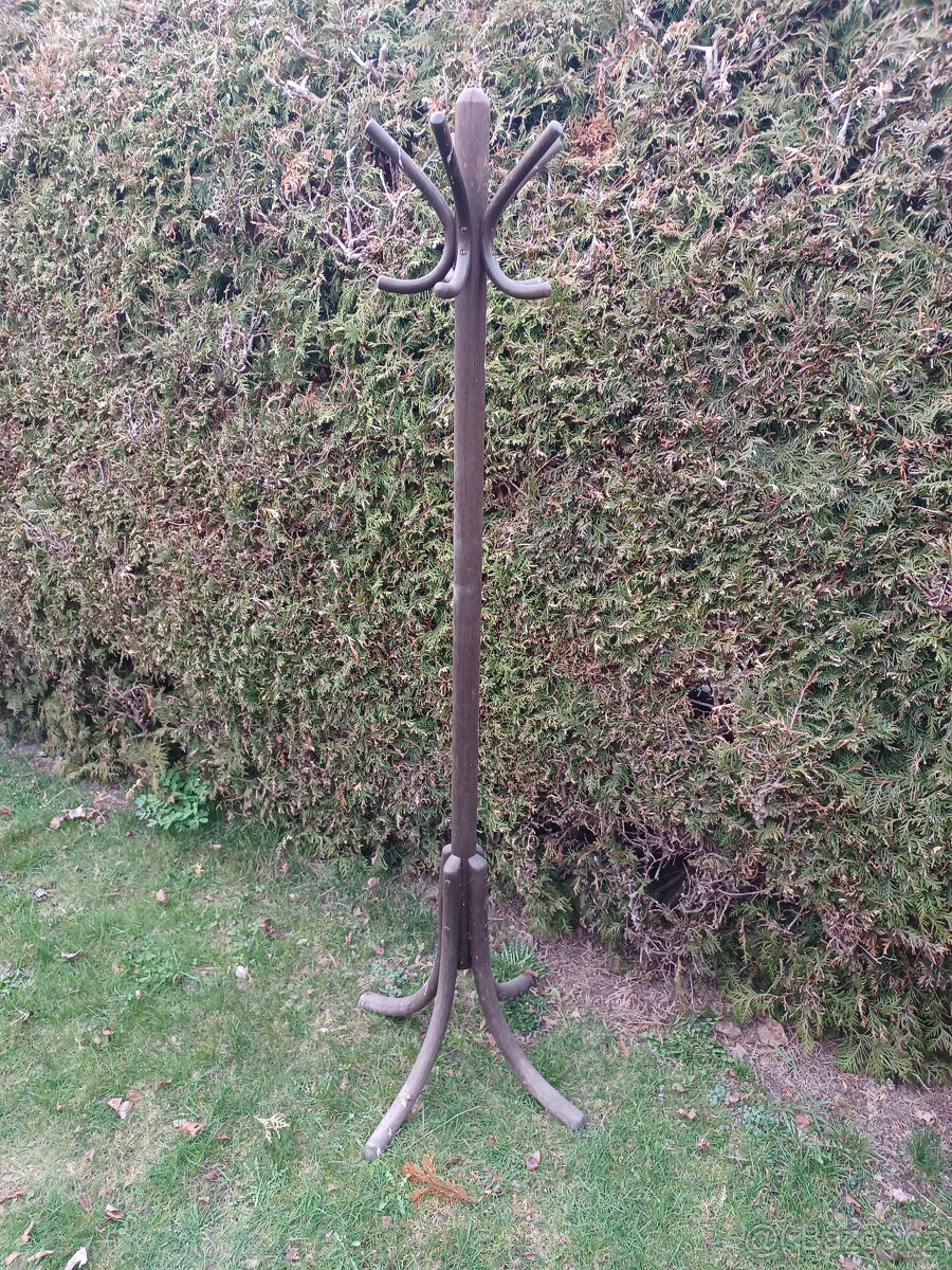 věšák dřevěný - 2