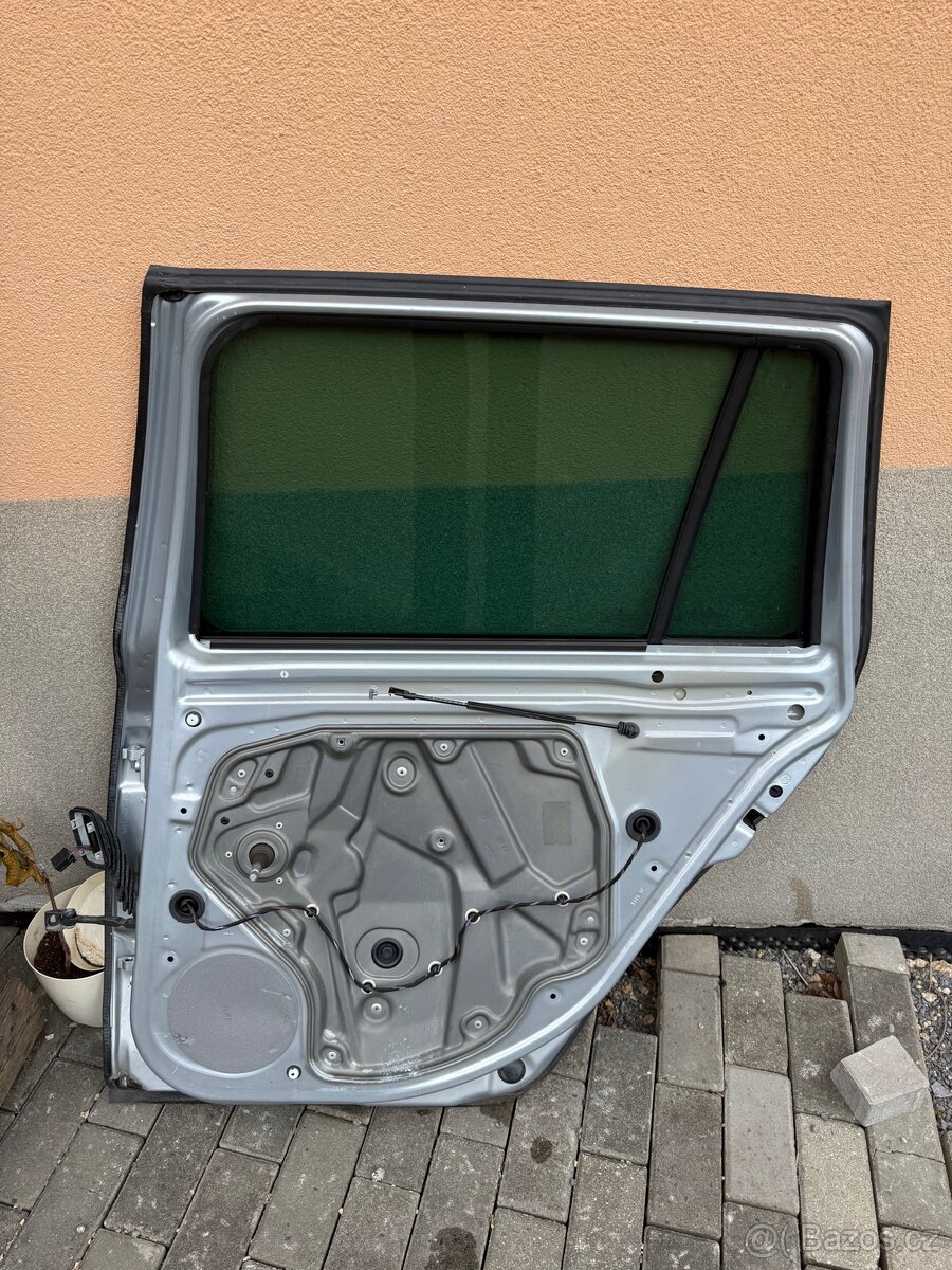 Pravé zadní dveře Octavia 2 - 2