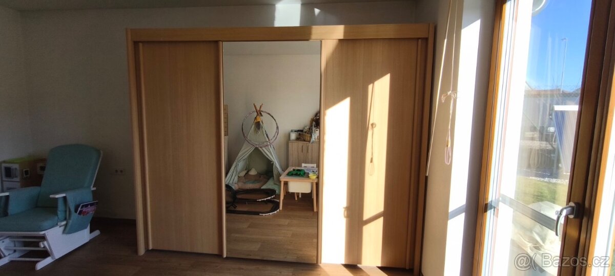 šatní skříň - 2