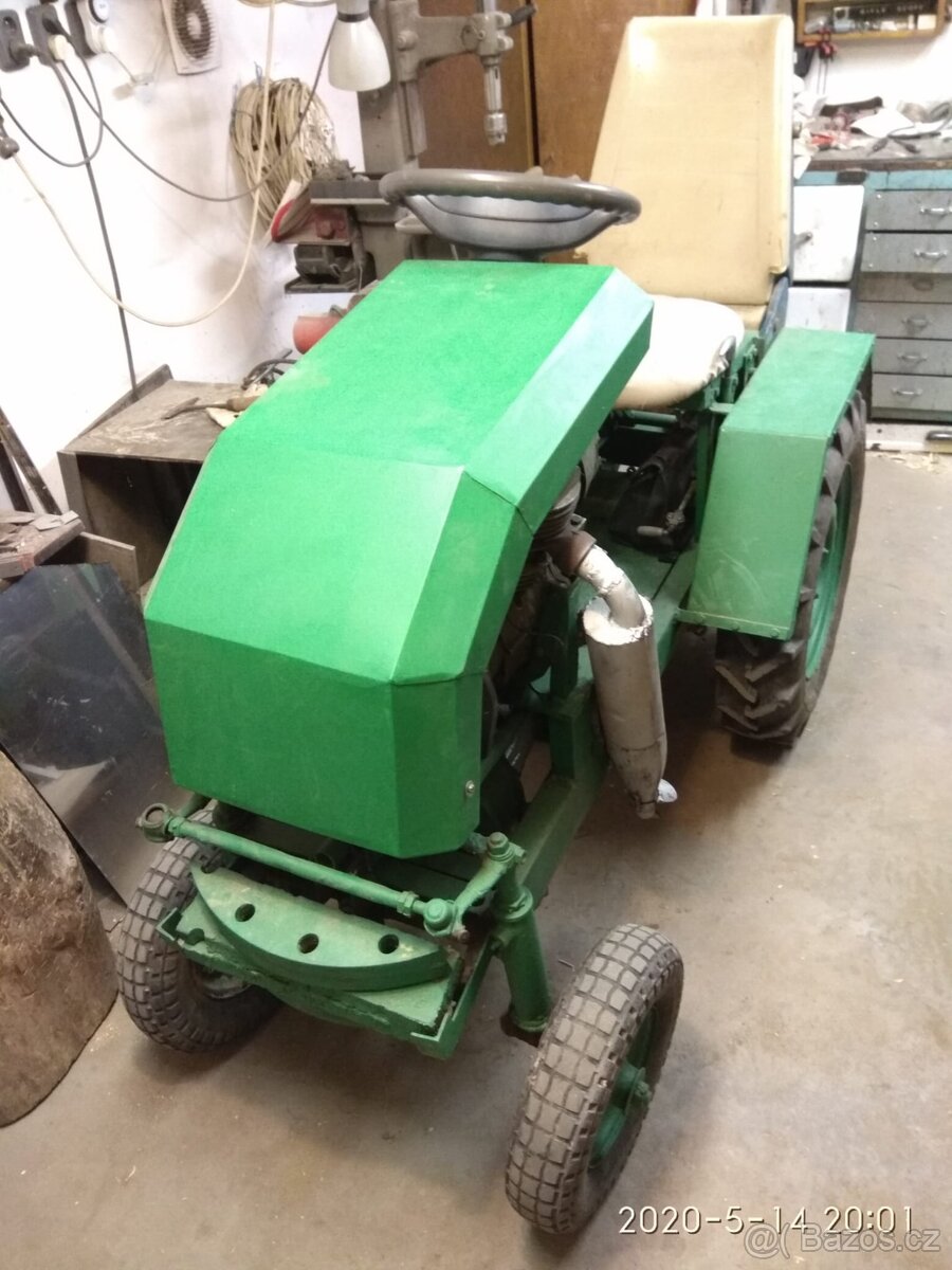 TRAKTŮREK s motorem cz 502, 175 ccm, 9 koní. - 2