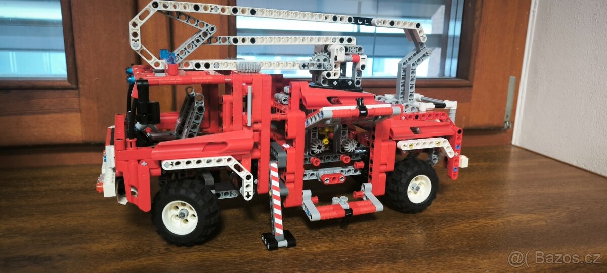 Lego Technic 8289 Hasičské auto - 2