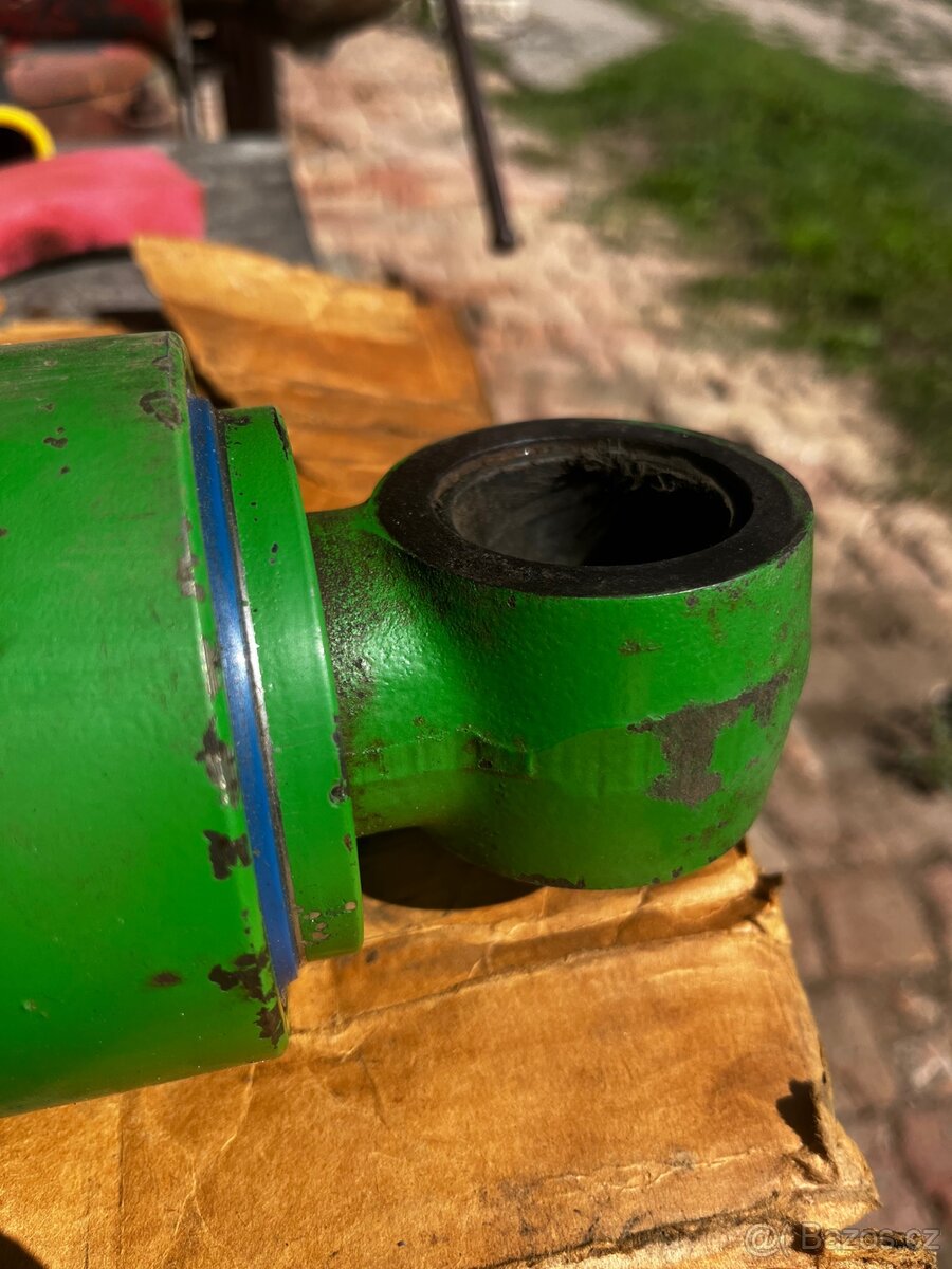 Pístnice John Deere 7600 7700 7800 - 2