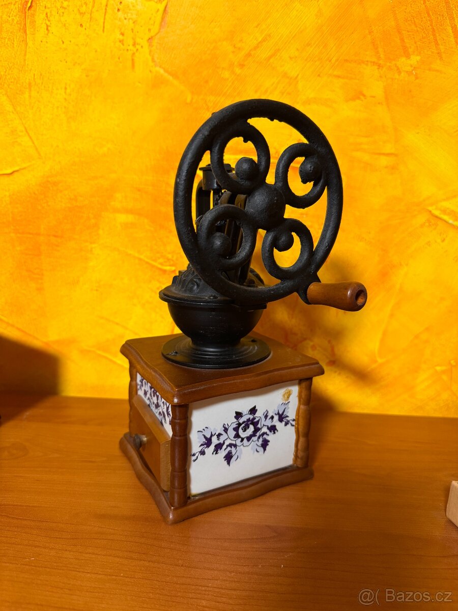 mlýnek na kafe pseudohistorický - 2