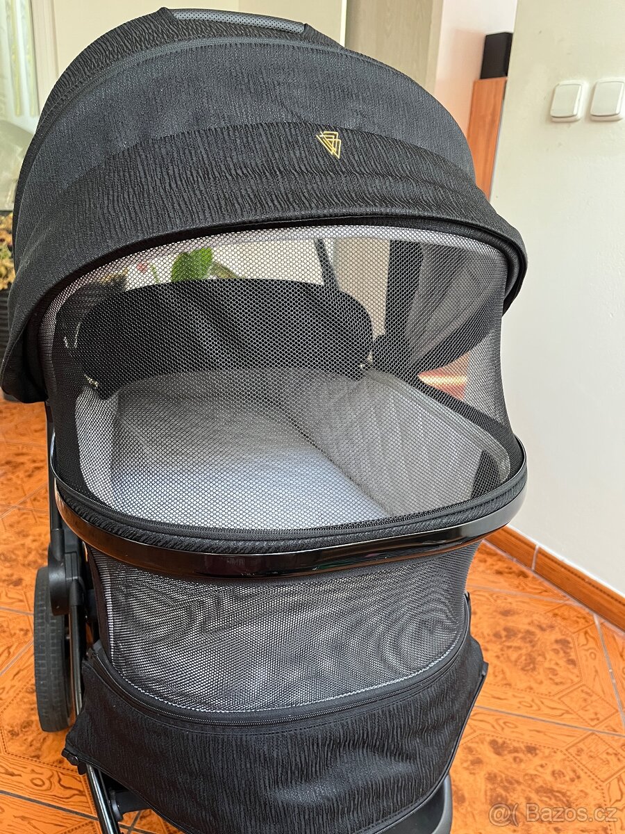 Kočárek Venicci Tinum Upline All black - 2