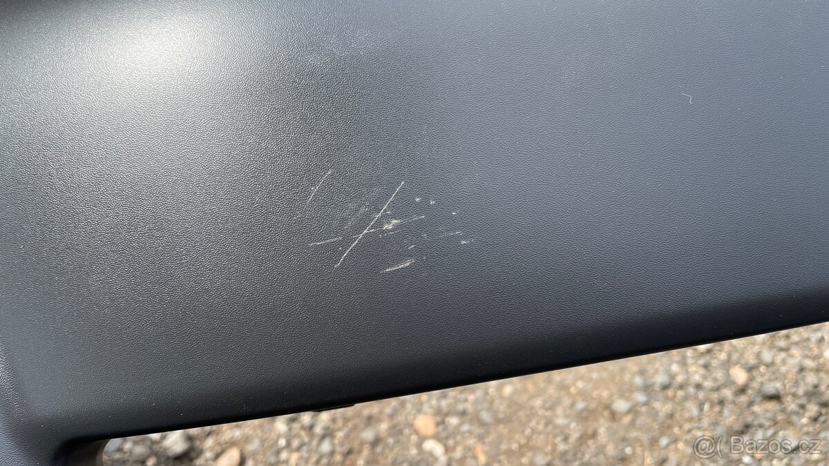 Prodám přední nárazník Toyota Hilux VII - 2