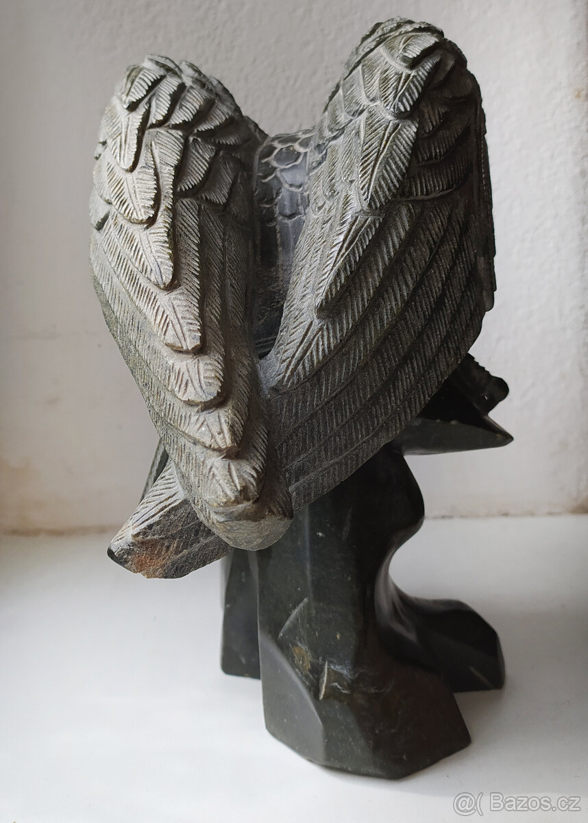 skulptůra orla - kamenina - 2