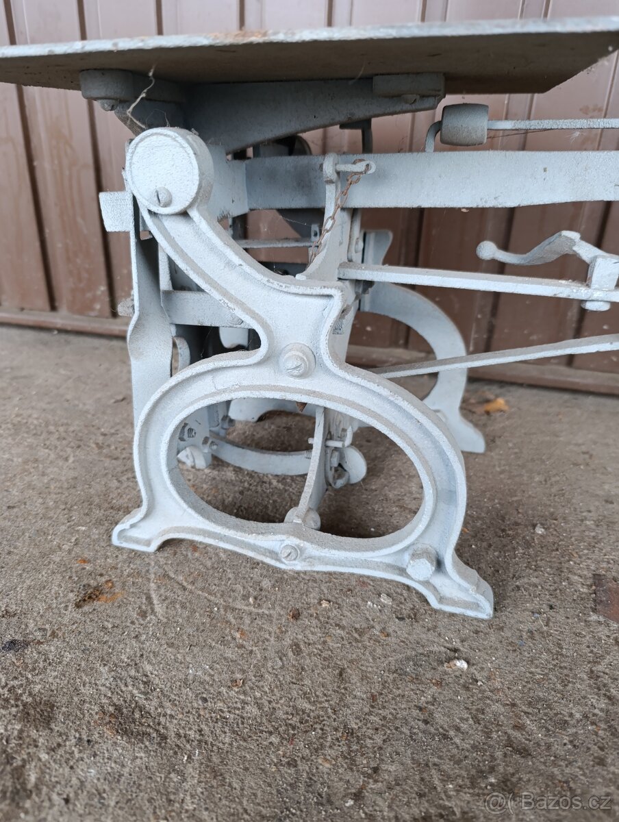 Starožitná váha železná malá decimálka - 2