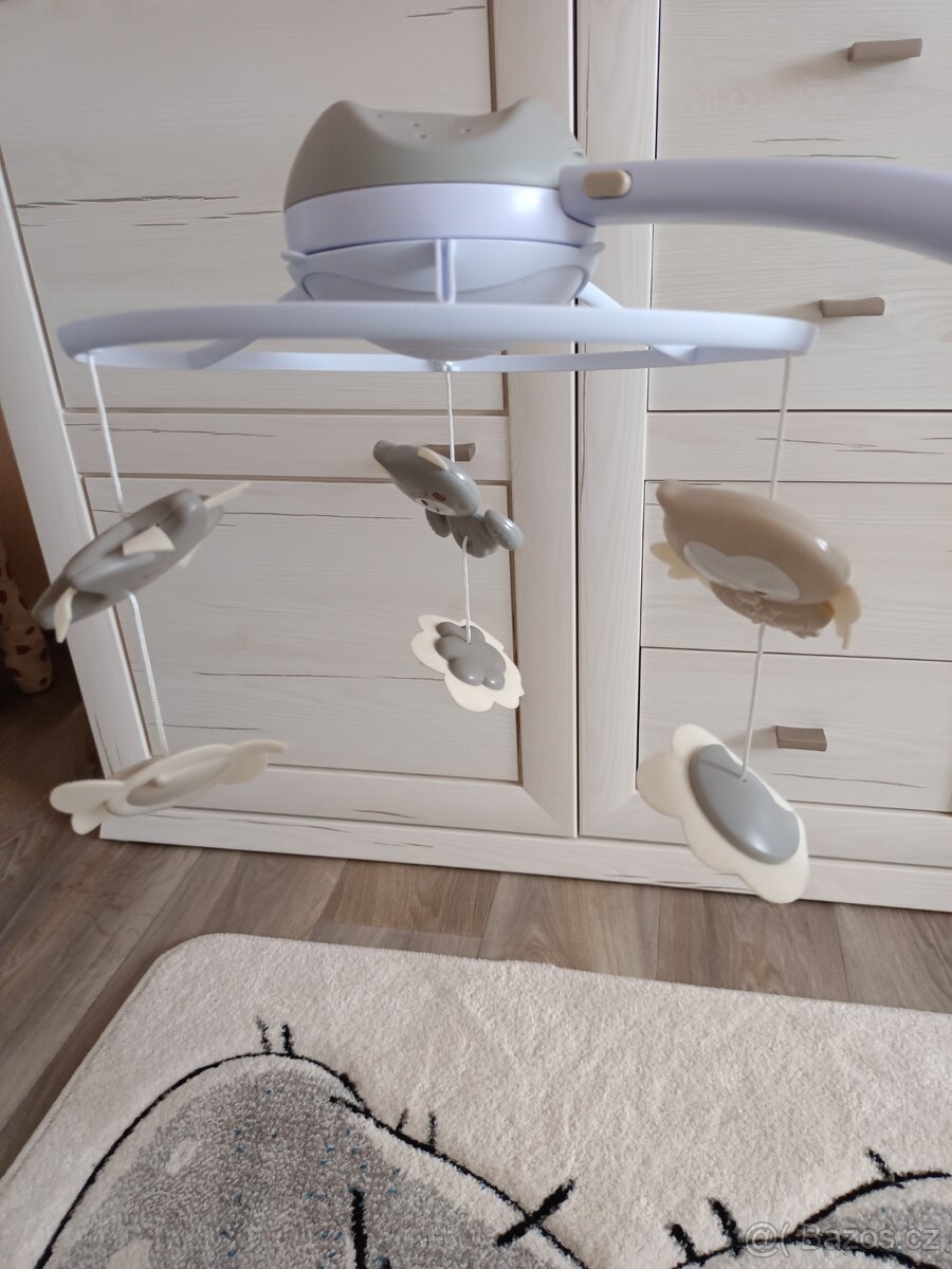 Kolotoč nad postýlku - 2