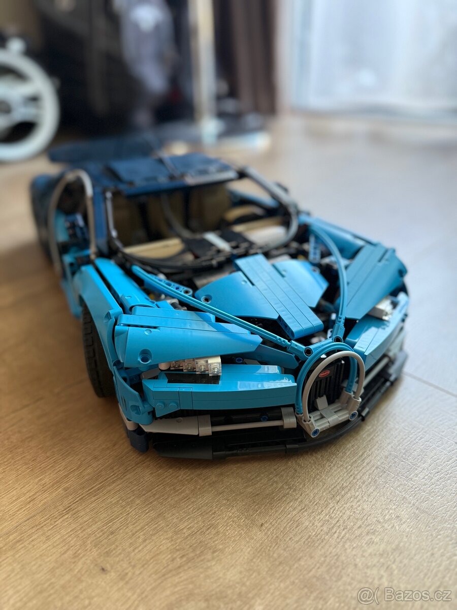 LEGO Technic 42083 Bugatti Chiron - 2