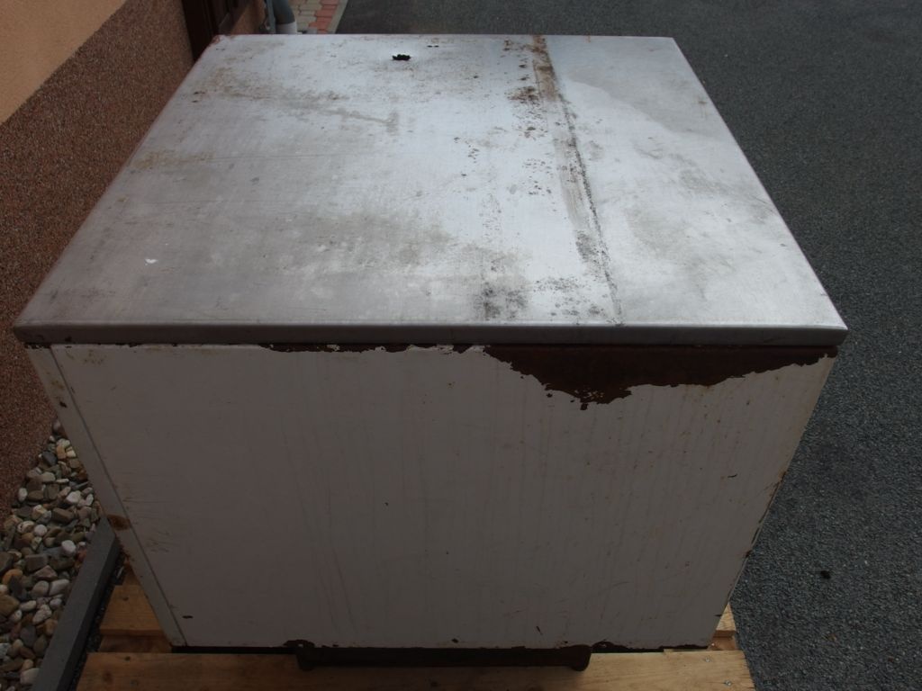 Kovový pracovní stůl - 2