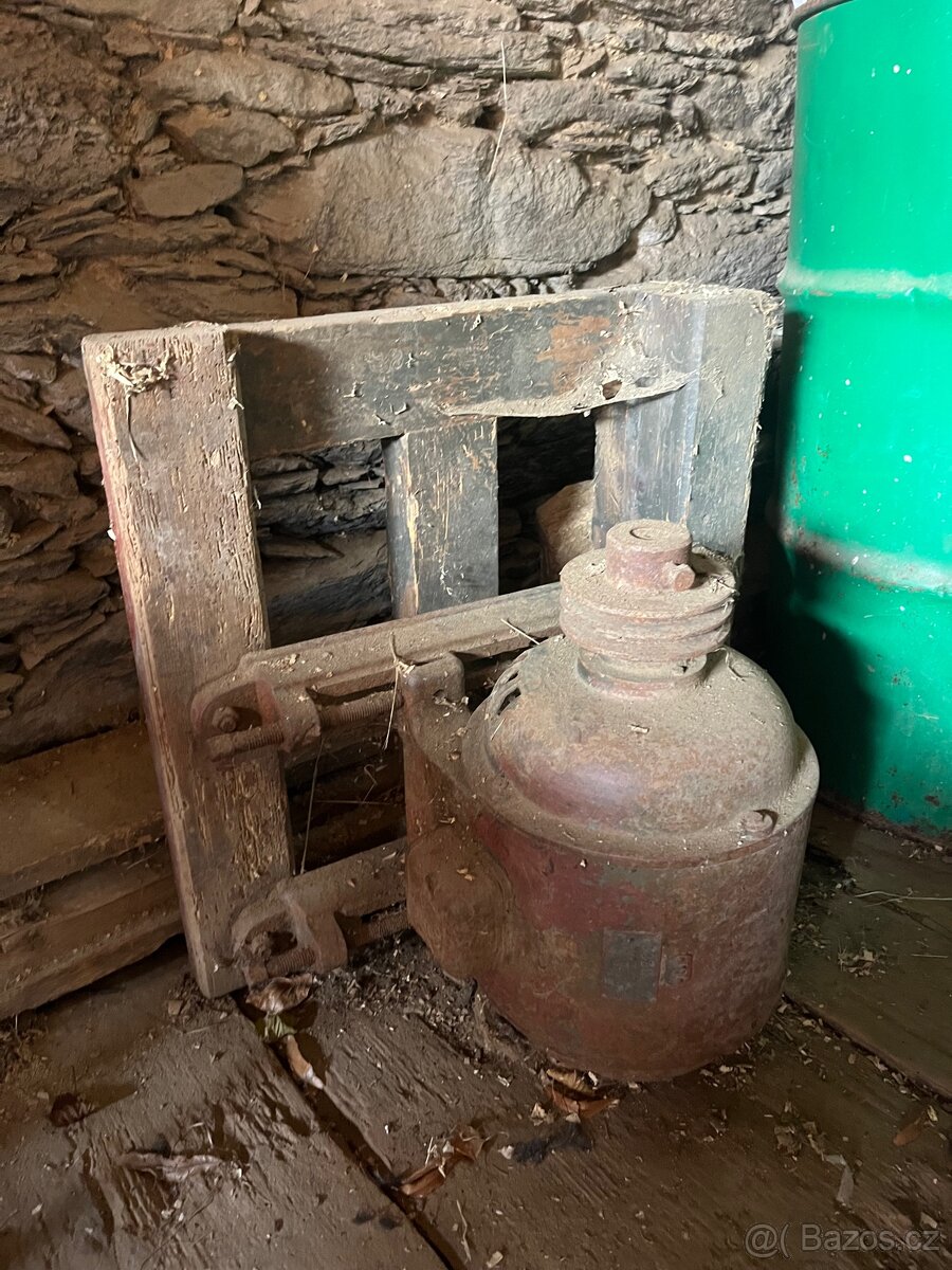 Řeznický maso mlýnek - 2