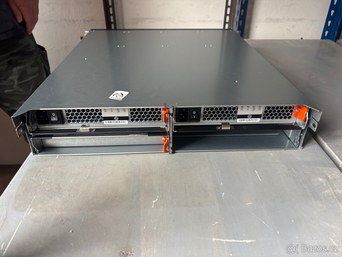 Diskové pole IBM Systems Storage DS3200/DS3400 - 2