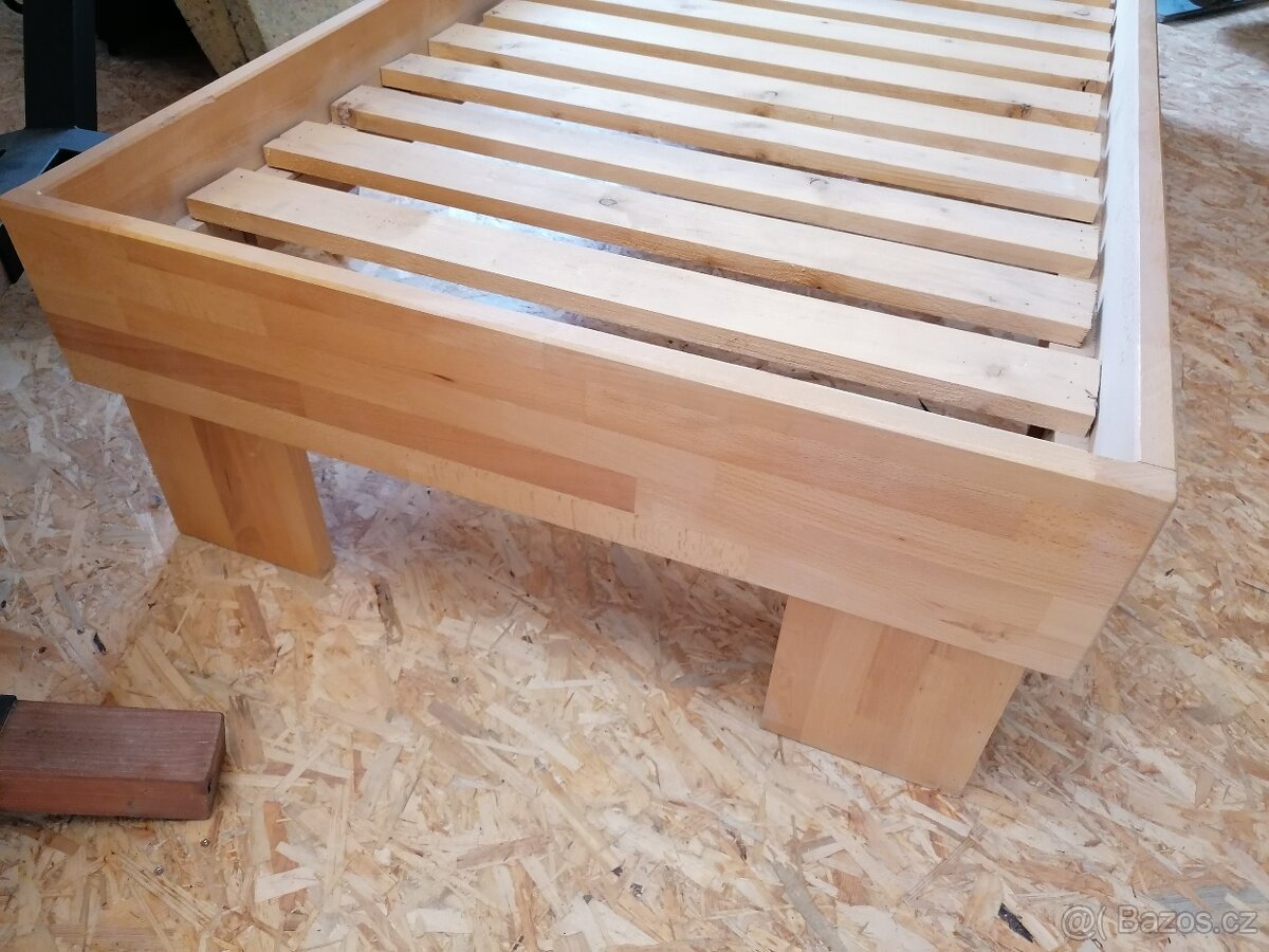 Prodám postel 203x93x45 masiv - 2