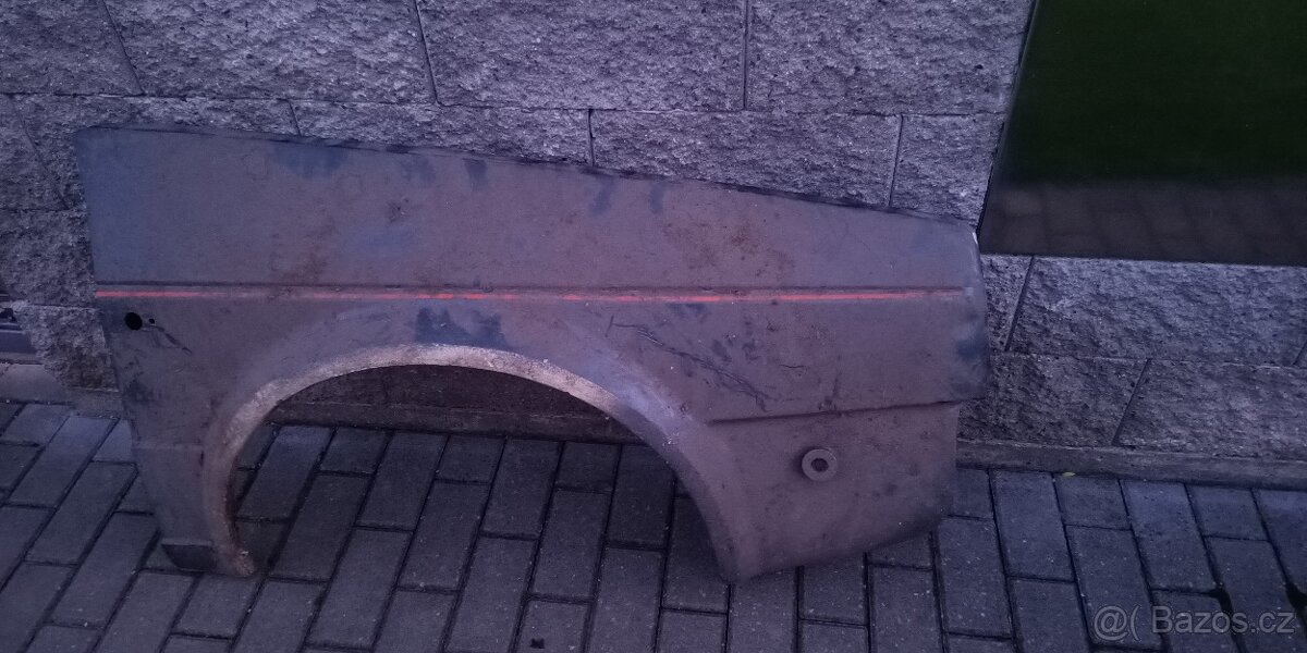 Volkswagen pravý přední blatník - 2