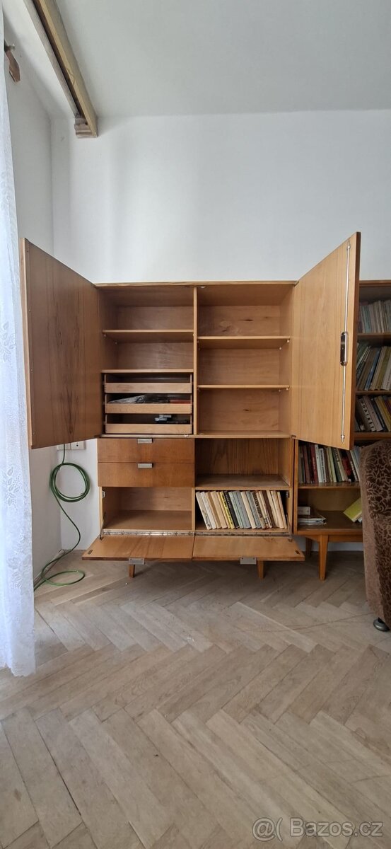 Skříň bruselský styl - 2
