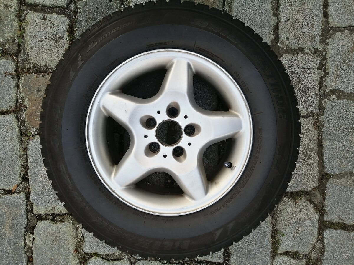 Bridgestone Blizzak LM25 4x4 235/70 R16 106T - 2