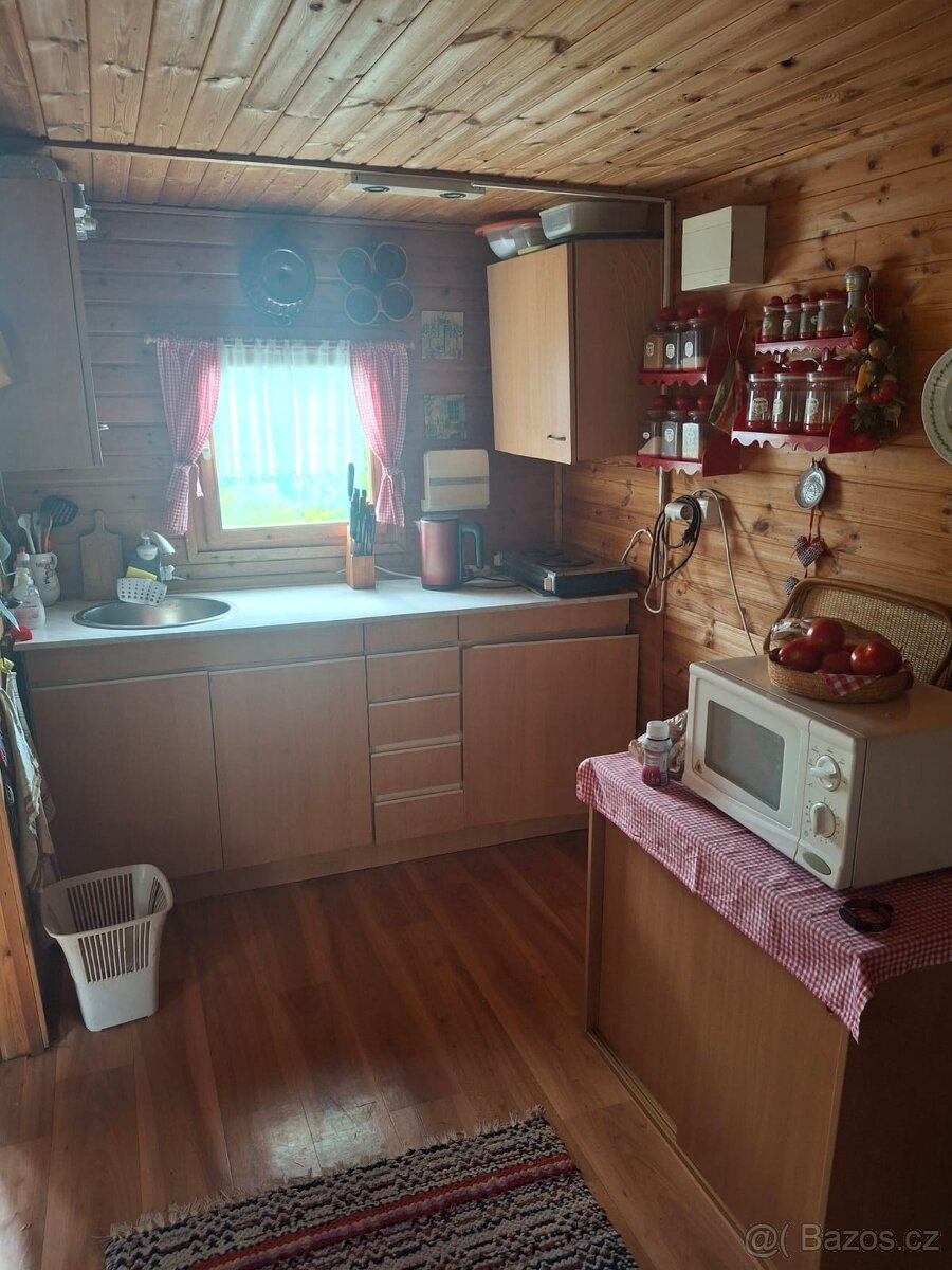 Prodej útulné chaty s bazénem, zahradou a pergolou - 2