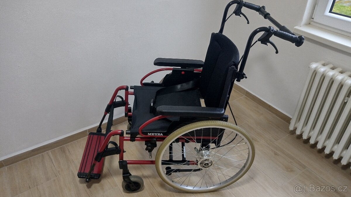 Meyra odlehčeny invalidní vozík se skládacím rámem - 2