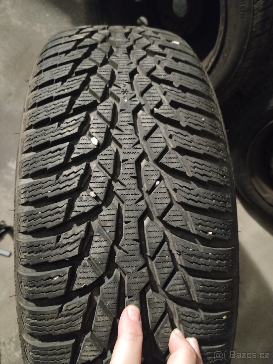 Zimní pneu Nokian 215/60 r17 - 2