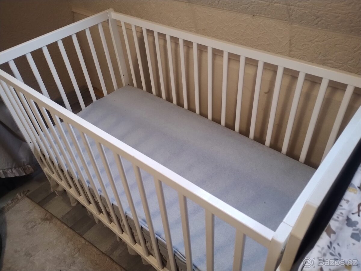 Postýlka a přebalovací pult - 2