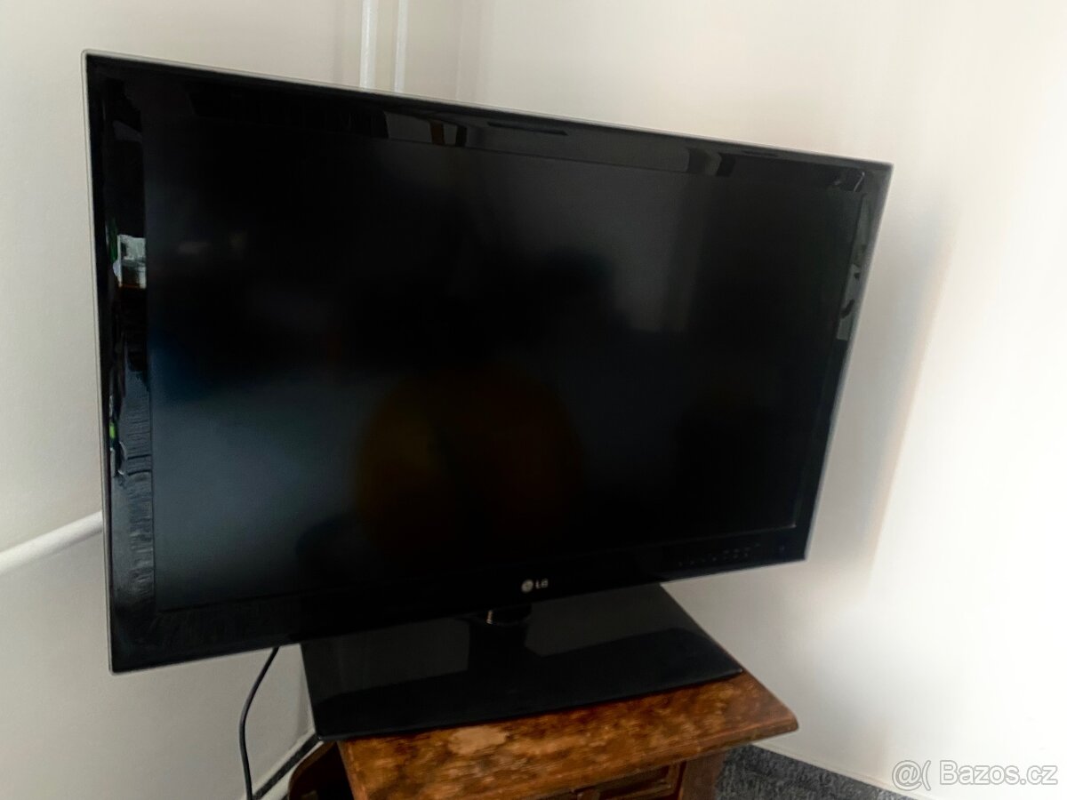 LG 37LE5300 – 37” LED TV - 2