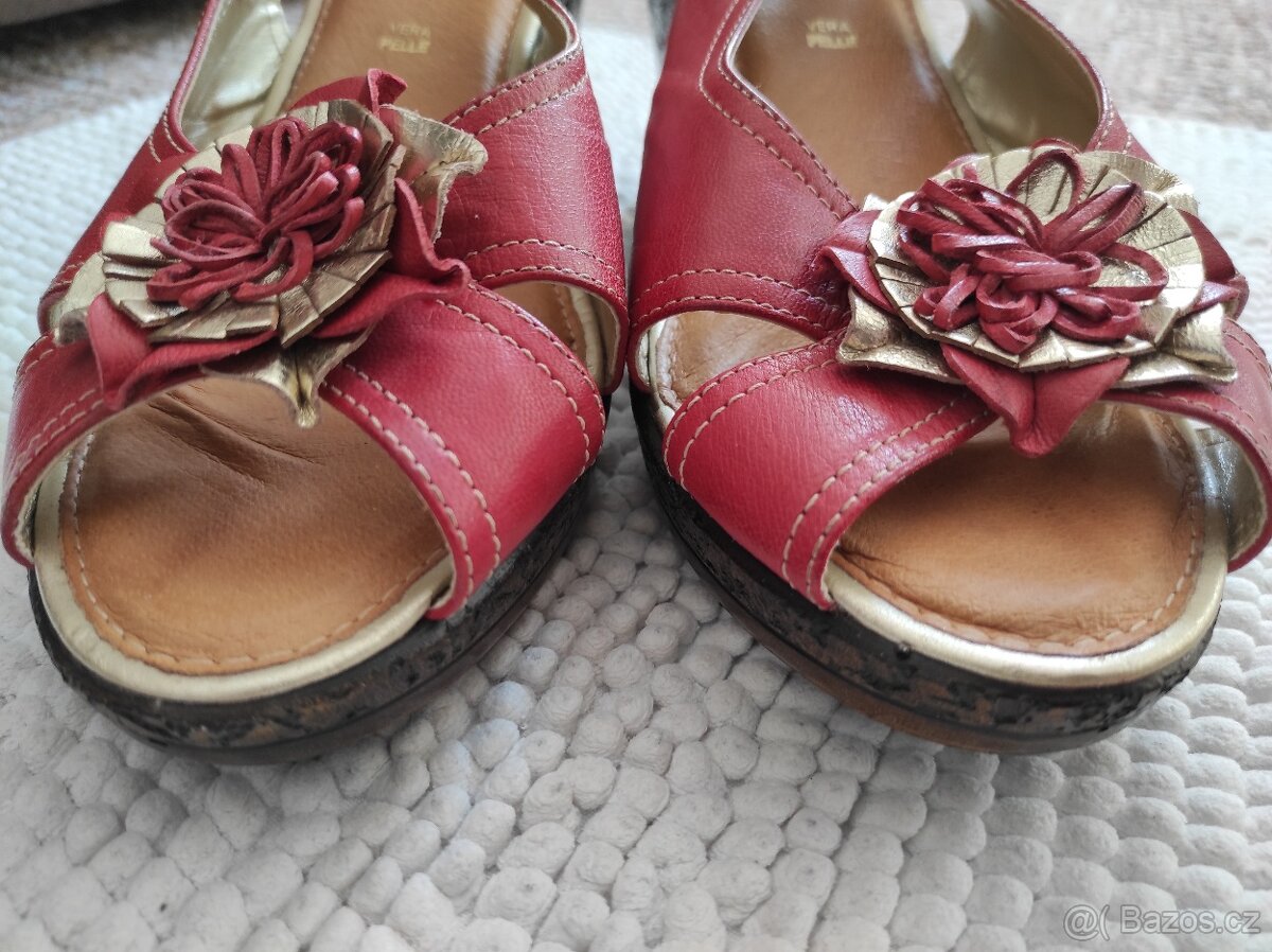 Prodám celokožené dámské boty na klínku č.40 - 2