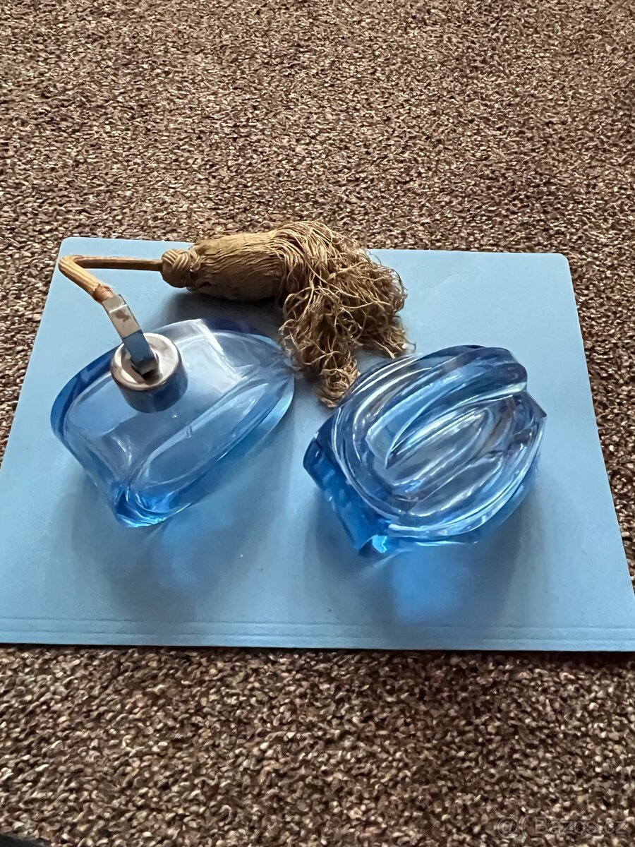 Stará skleněná dóza a flakón - 2