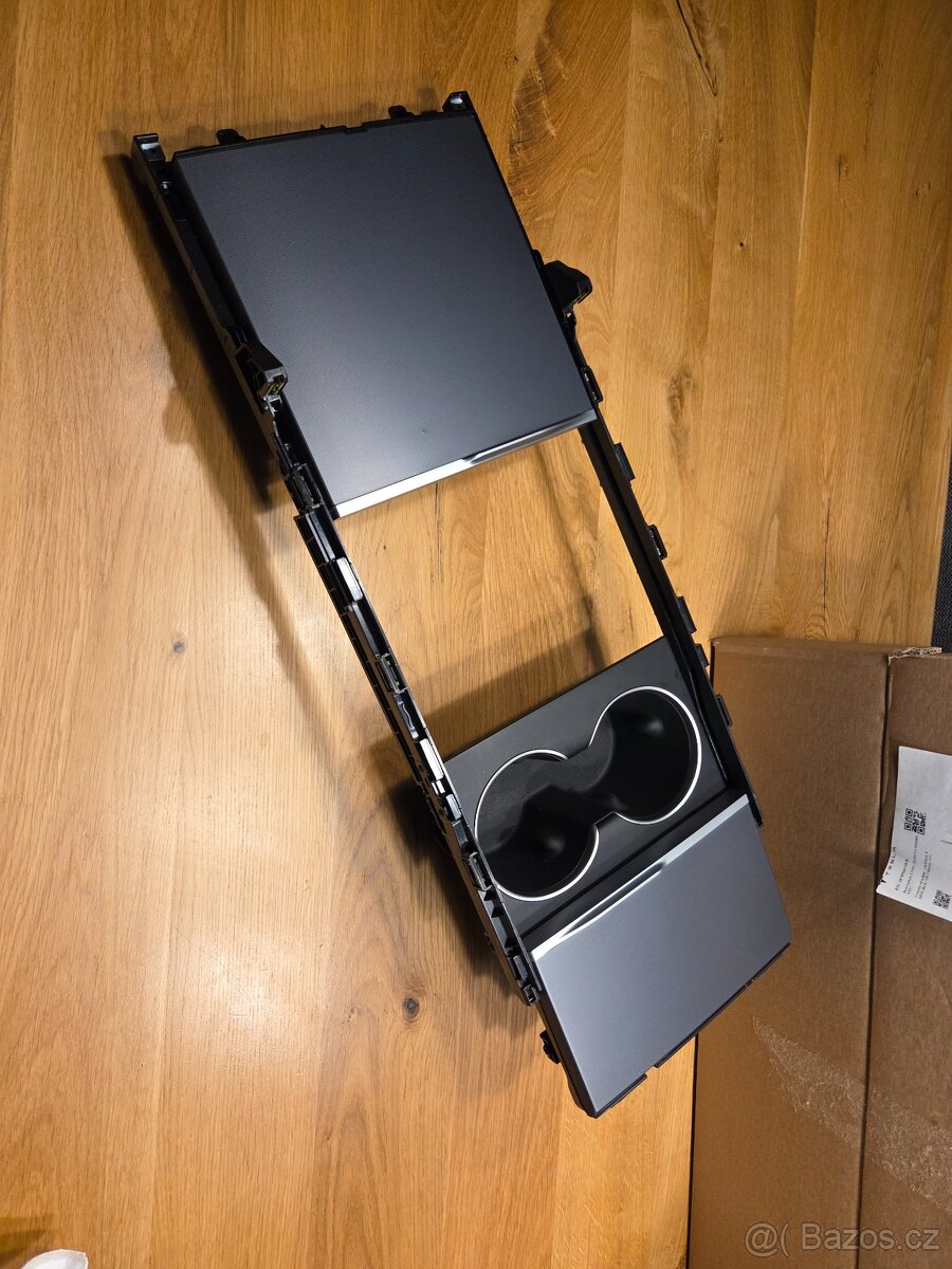 Středová konzole Tesla Model 3 - použitá - 2