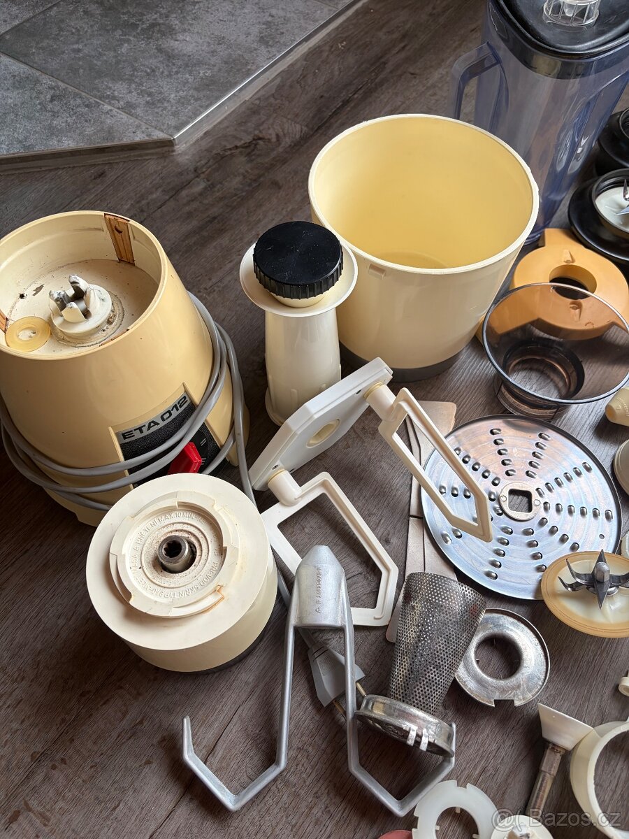 Kuchyňský robot ETA 012 s příslušenstvím - 2