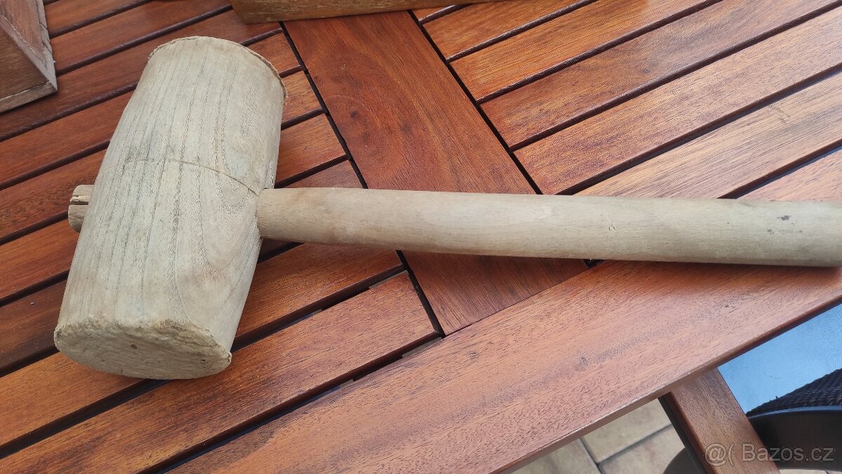 Stará dřevěná palice - 2