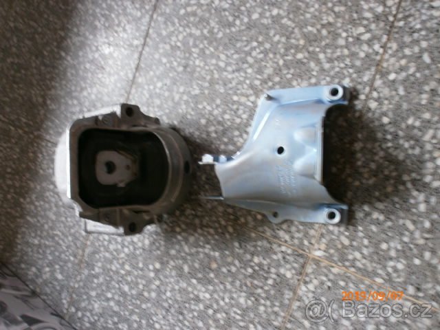 Levé zavěšení motoru - 2