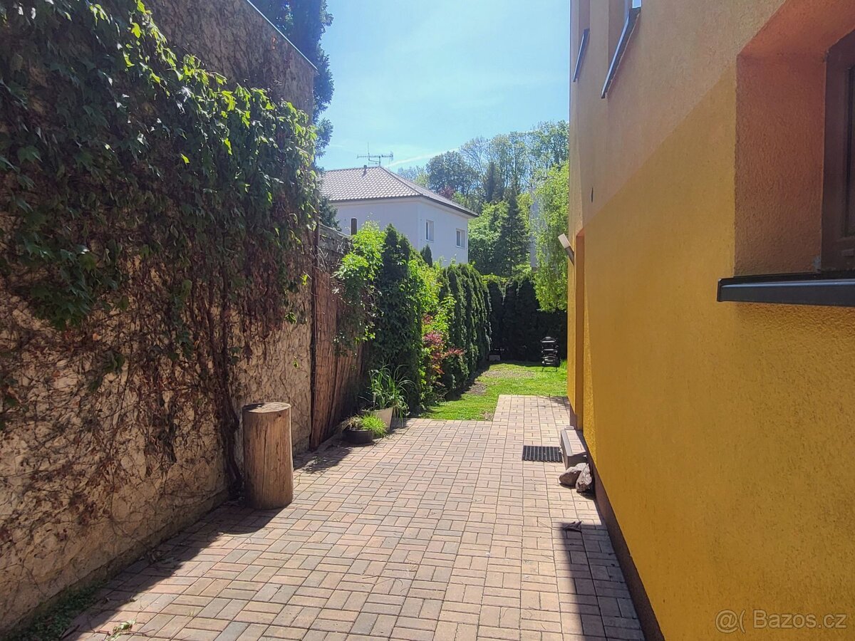 Dům 5+kk – Praha, Řeporyje – pohled 2