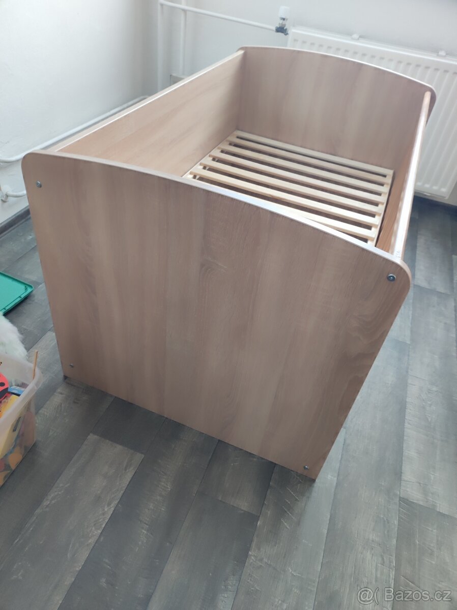 Dřevěná dětská postýlka - 2