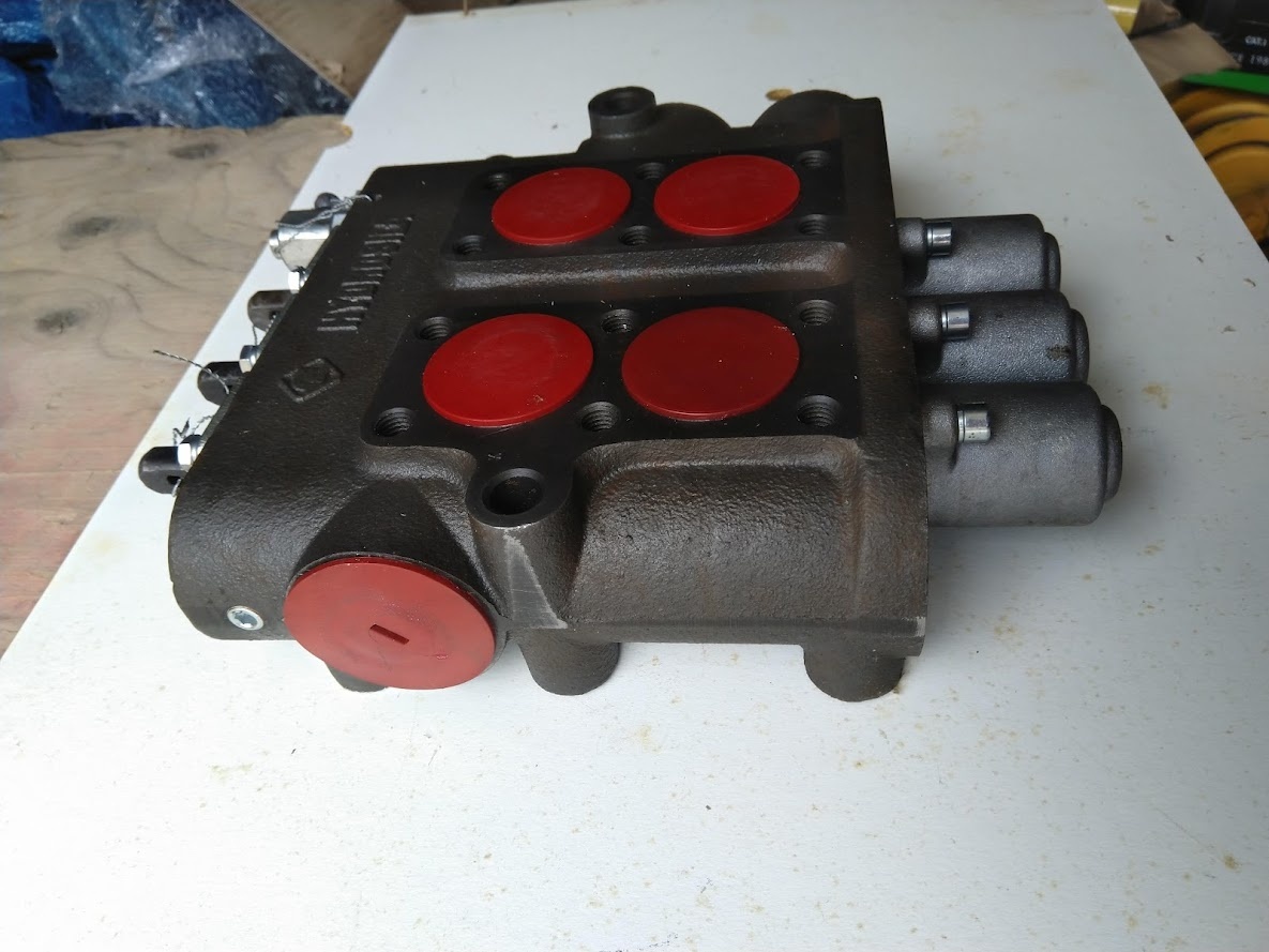 Hydraulický rozvádzač R-100 /JUMZ/ - 2