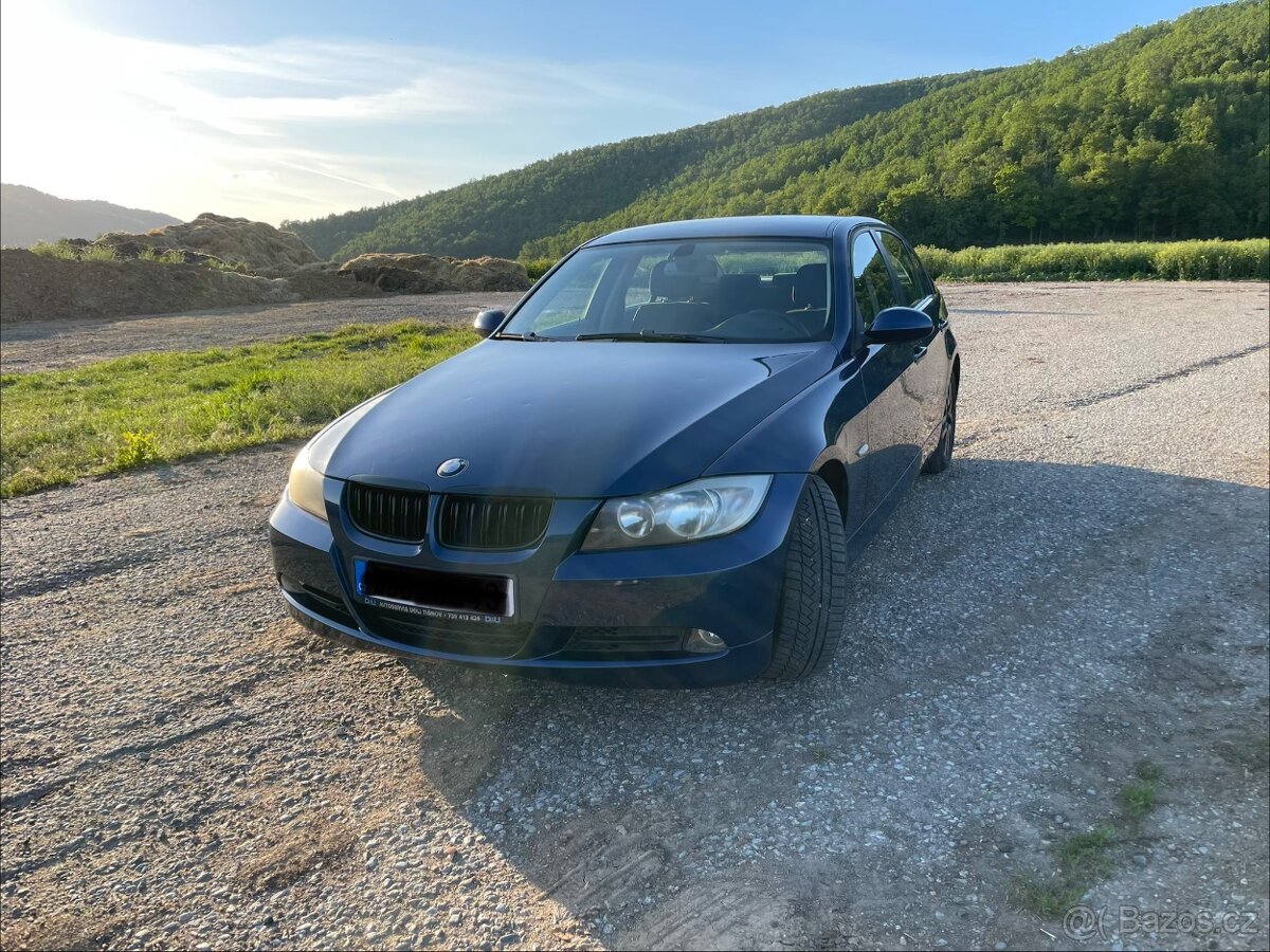 BMW E90 320i, r. 2005 - 2