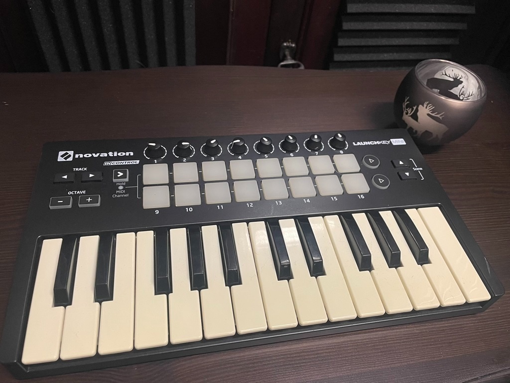 Novation Launchkey Mini - MIDI klávesy - 2