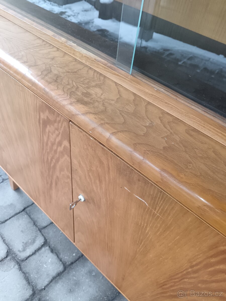 Skříňka s knihovnou - 2