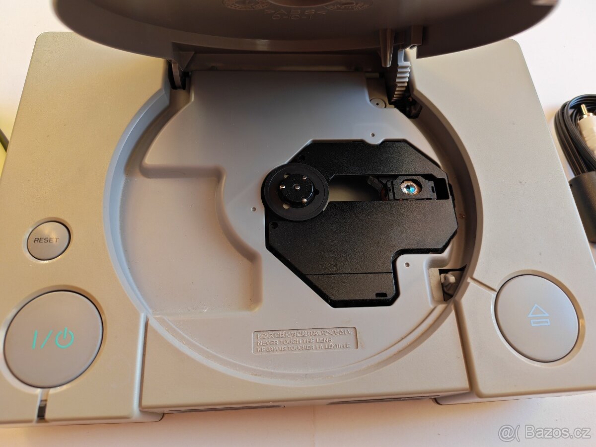 Playstation 1 plus hry atd. - 2