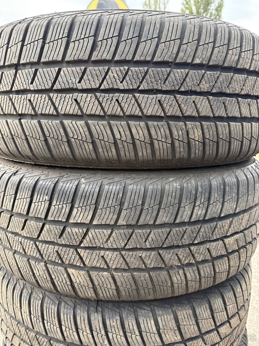 Zimní pneu 215/55/17 XL - 2