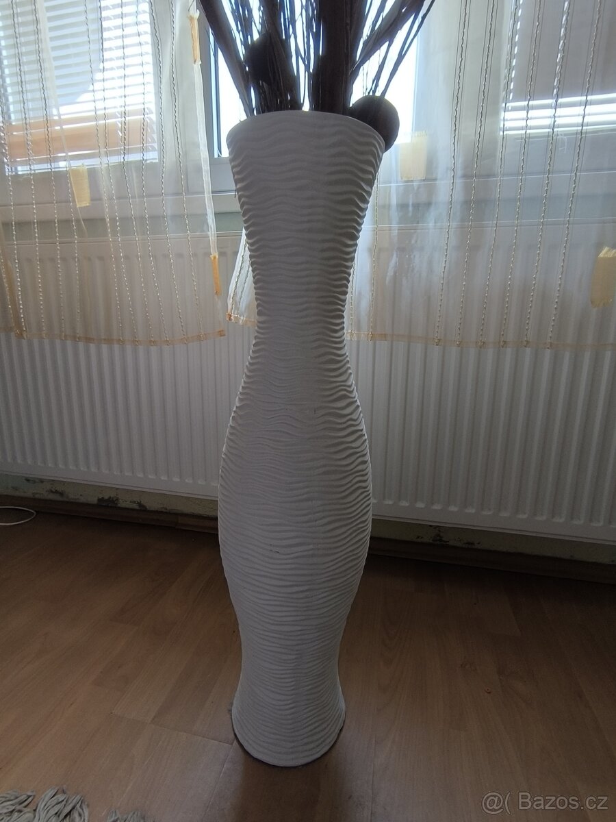 Dekorativní váza - 2