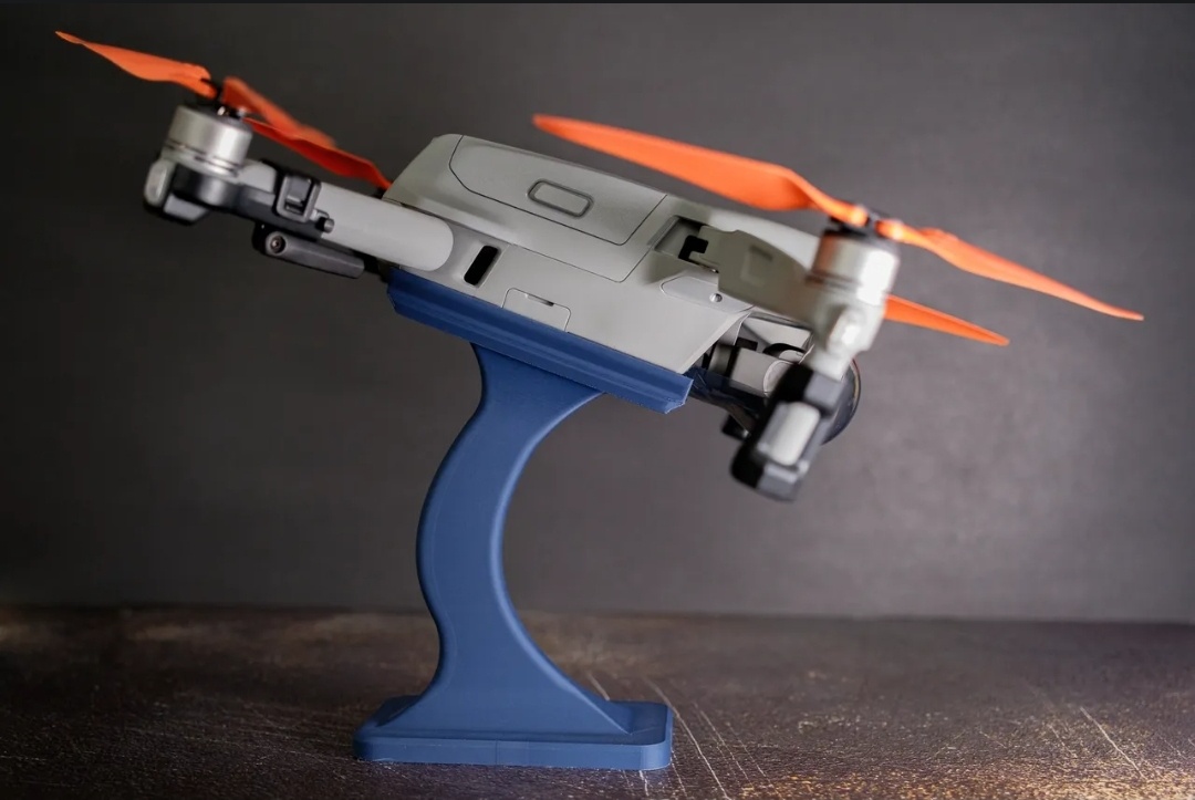 Stojan na dron s vyměnitelnými držáky - 2