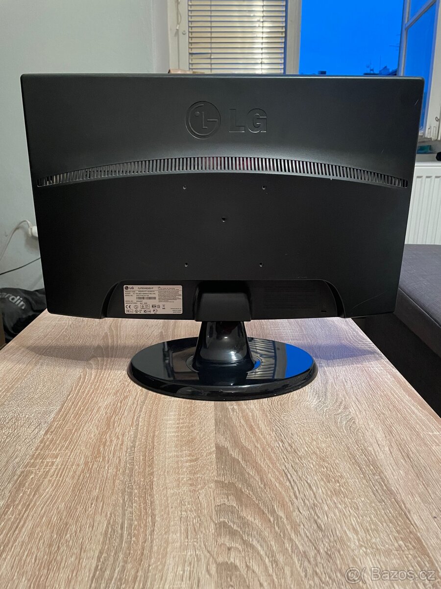 Monitor LG W2234S 22 palců - 2