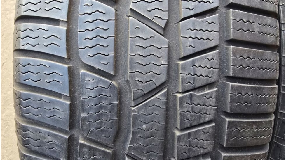 Zimní pneu 225/55/17 Continental - 2