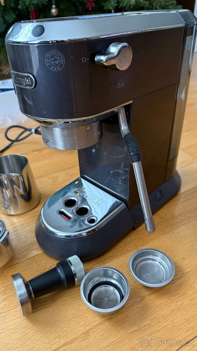 DeLonghi Dedica 885.gy - pákový kávovar + ruční mlýnek - 2