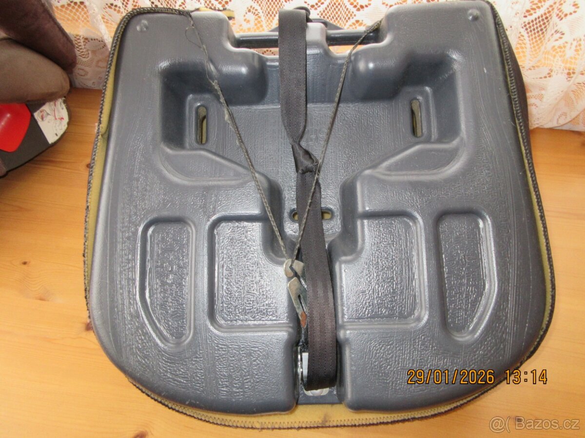 Plastový podsedák - 2