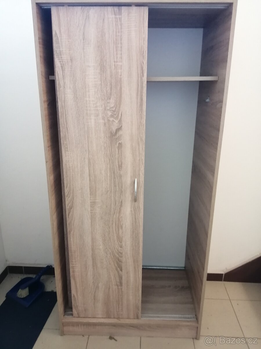 Šatní skříň - 2