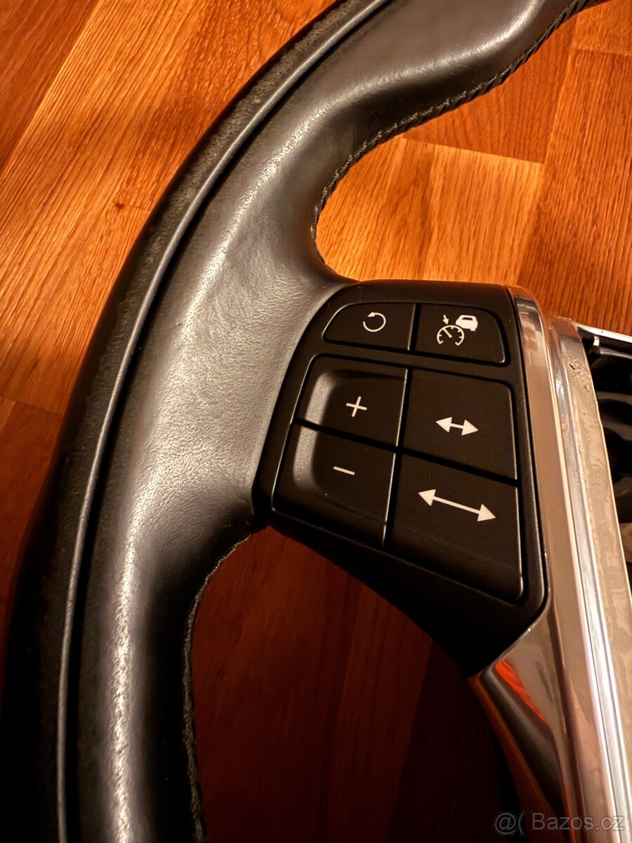 Vyhřívaný volant Volvo XC70 2014 - 2