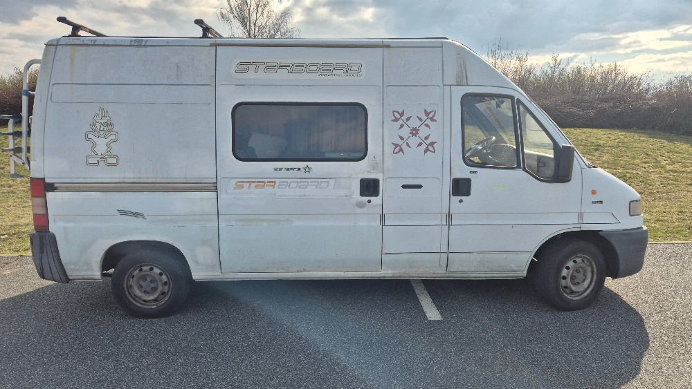 Obytná dodávka pro 4 osoby - 2